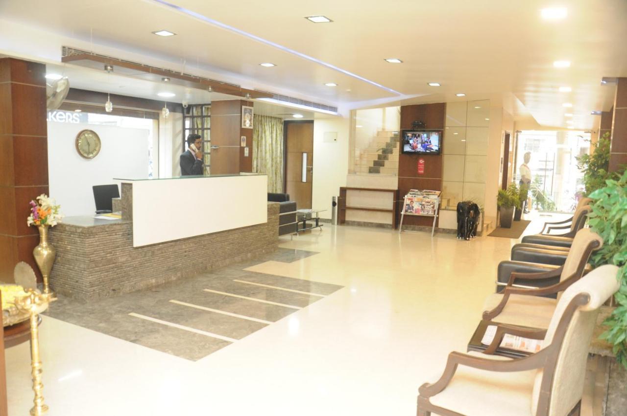 Suvarna Regency Hassan Luaran gambar