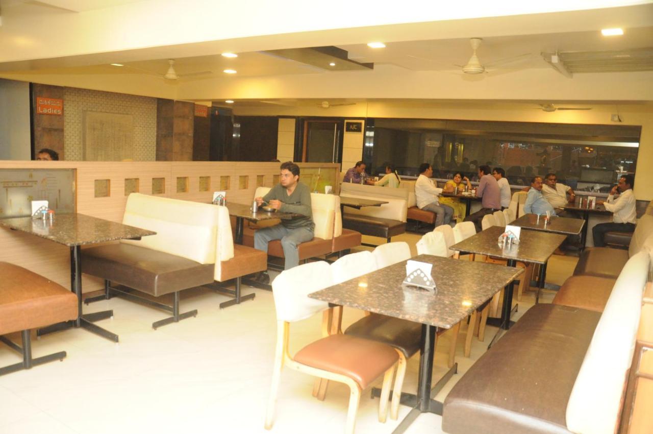 Suvarna Regency Hassan Luaran gambar