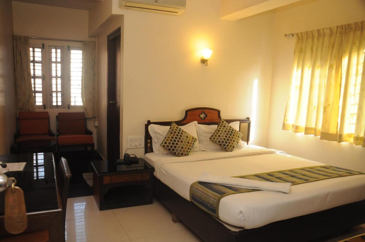Suvarna Regency Hassan Luaran gambar
