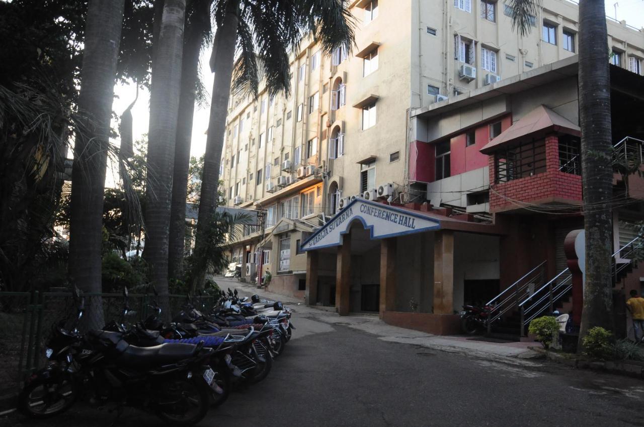 Suvarna Regency Hassan Luaran gambar