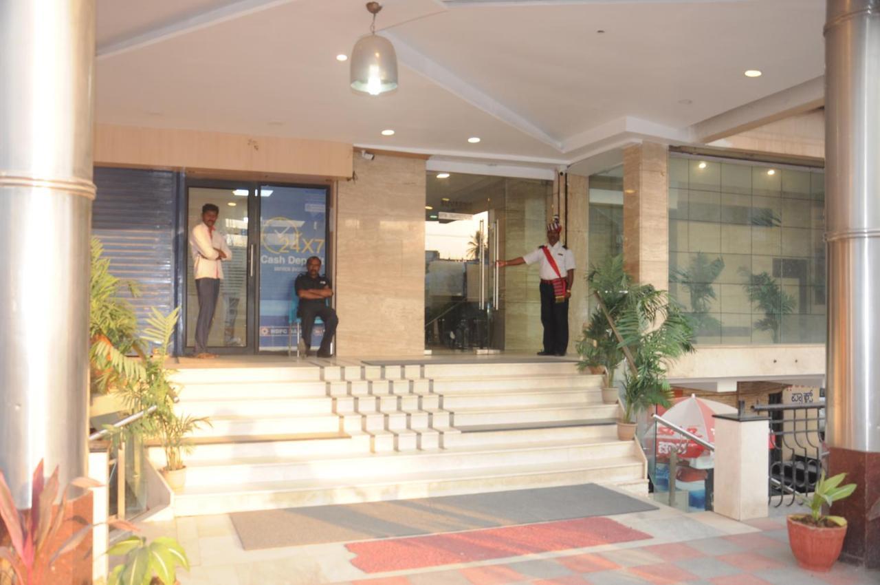 Suvarna Regency Hassan Luaran gambar